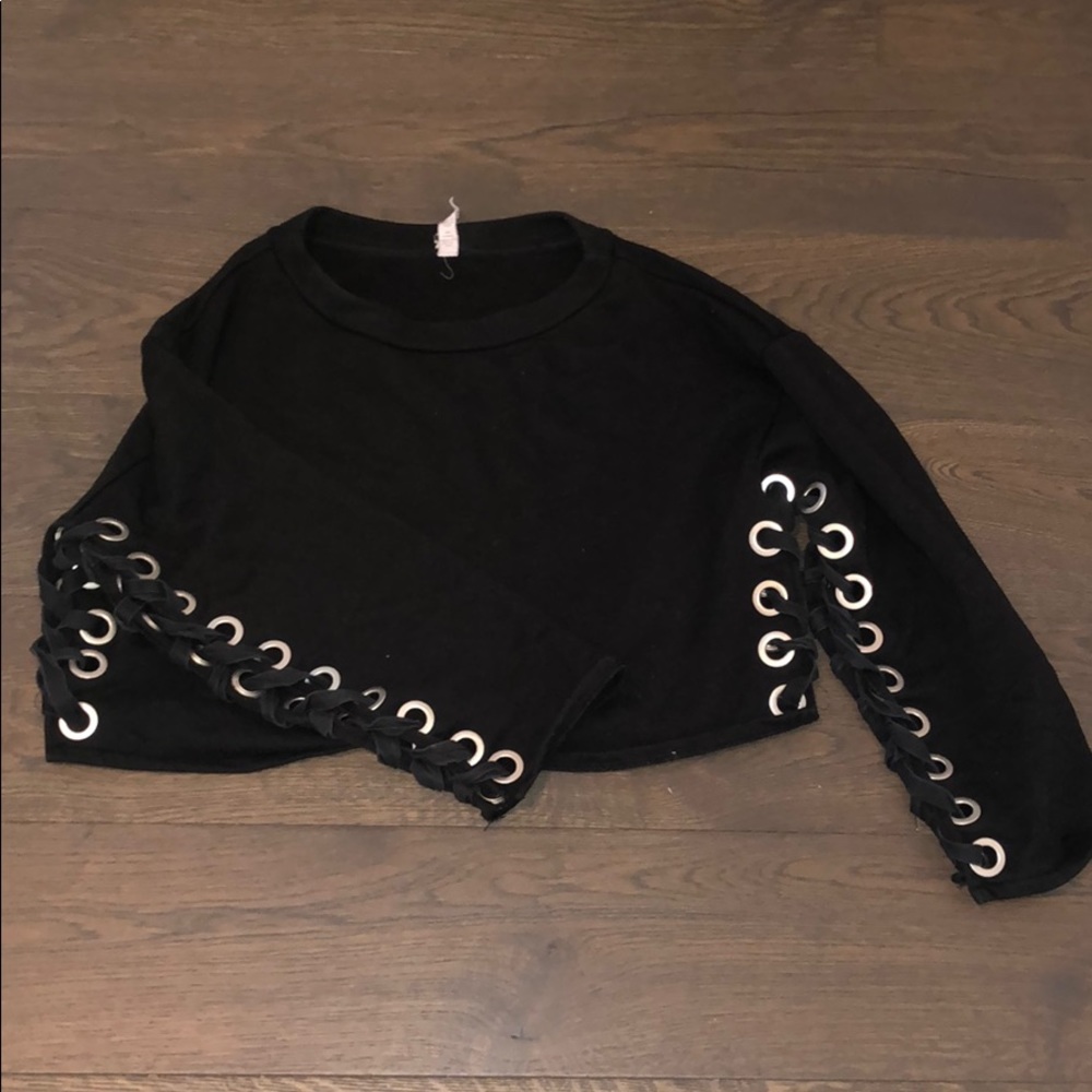 Alo cropped pull over with grommet braided detail